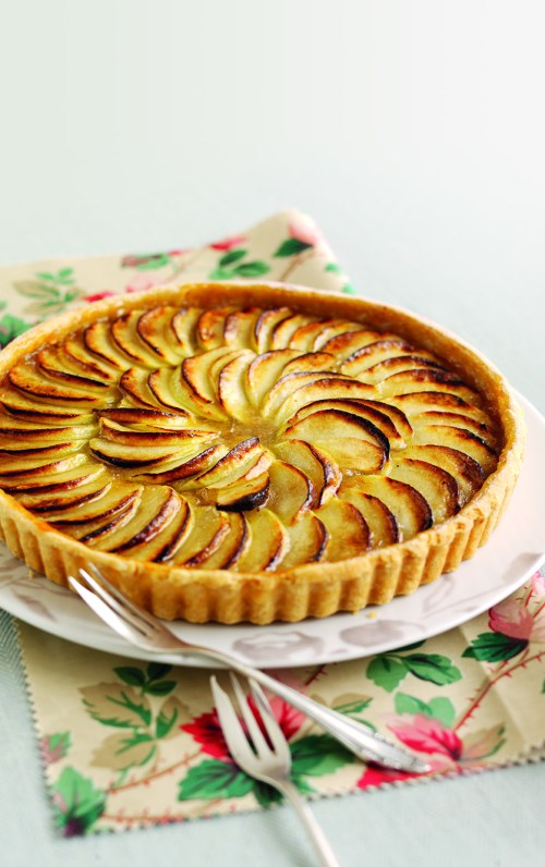 Treacle Tart with Glazed Apple recipe