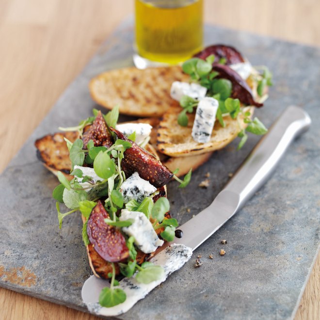 Gorgonzola Bruschetta with Balsamic Figs recipe