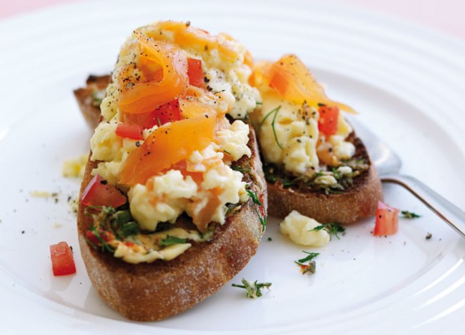 Scrambled-Eggs-with-Smoked-Salmon