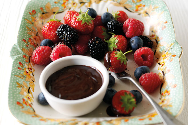 Fruits with Chocolate Dip